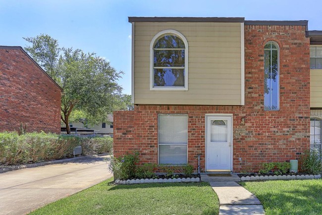 Building Photo - 1412 Silverpines Rd
