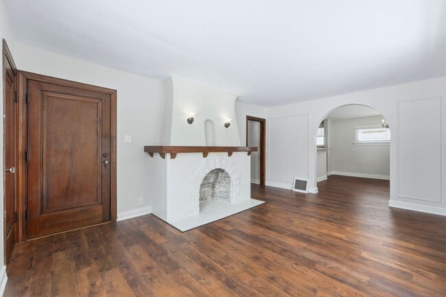 Building Photo - 714-716 Packard Ave