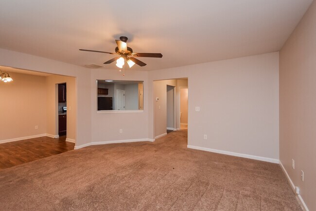 Foto del edificio - 935 Justice Dr