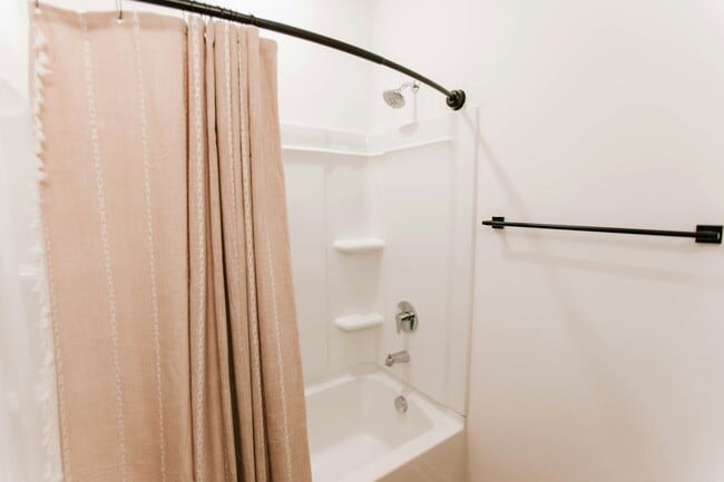 Building Photo - 284 Bailey St