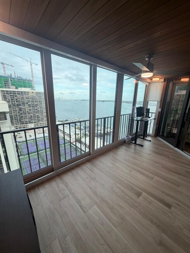 Foto del edificio - 1925 Brickell Ave