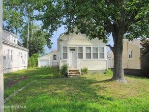 Building Photo - 521 E Point Pleasant Ave