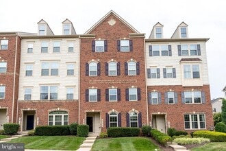 Building Photo - 5822 Oakdale Vlg Rd
