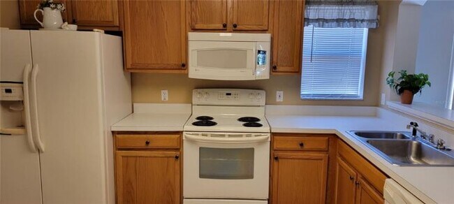 Foto del edificio - 404 Amaya Ave