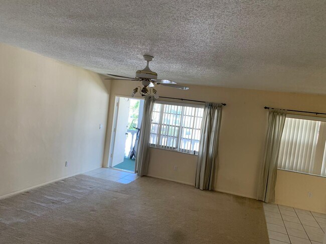 Foto del edificio - 2453 NE 51st St