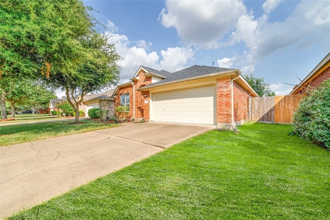 Building Photo - 16727 Great Oaks Glen Dr