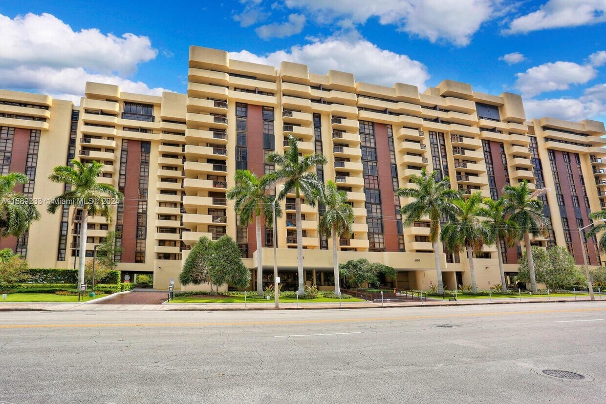 Primary Photo - 600 Biltmore Way
