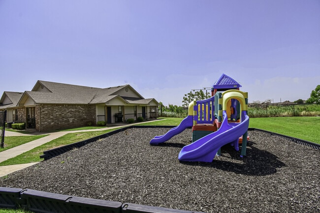 Building Photo - Parkstone Crossroads