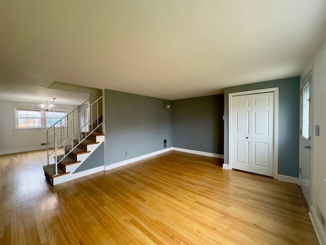 Building Photo - Charming 3Bed/1.5 Bath in West Emondale Ne...