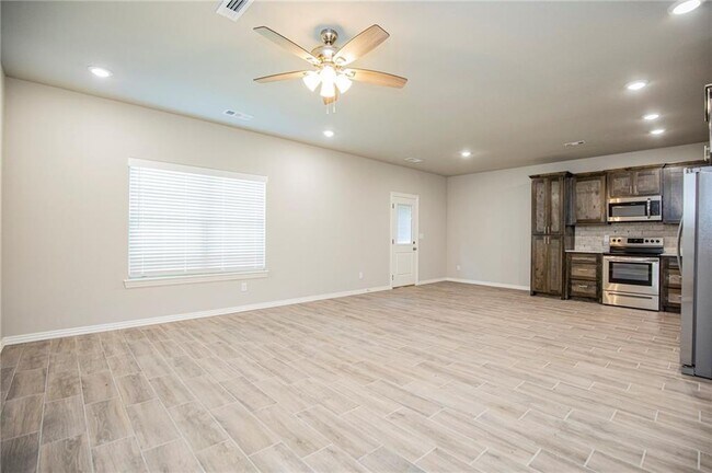 Foto del edificio - 2003 Azlin Pl