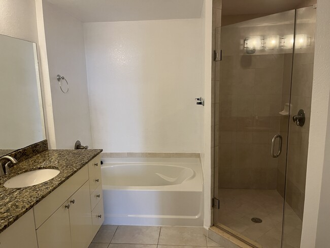 Suite principal con baño - 1830 Radius Dr