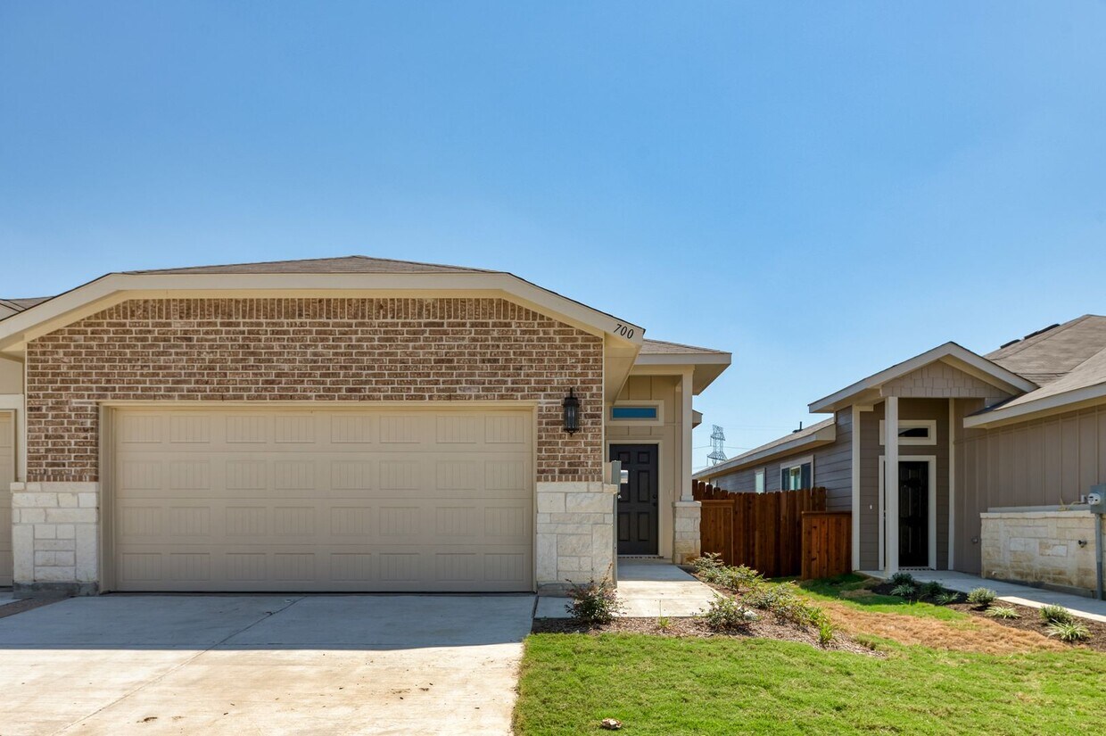 Foto principal - AVAILABLE NOW! GORGEOUS 3 BEDROOM DUPLEX L...