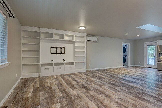 Foto del edificio - Cute 3 bedroom and two bathroom home near NAS Whidbey