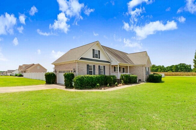 Foto del edificio - *DETACHED GARAGE/WORKSHOP!* Gorgeous home on HUGE acre lot in Princeton