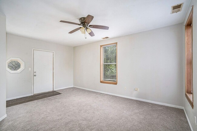 Foto del edificio - 612 Capital Ave NE