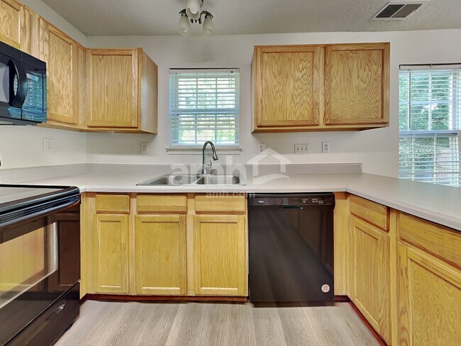 Foto del edificio - 9431 Isaac Hunter Dr