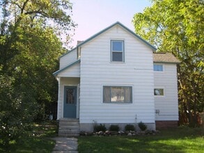 Building Photo - 913 MacArthur Ave