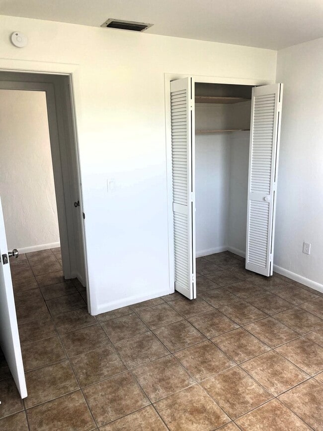 Building Photo - SE Cape Coral Duplex Unit