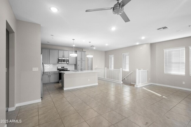 Building Photo - 155 N Lakeview Blvd