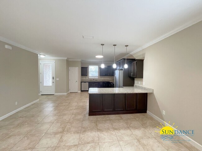 Building Photo - Gorgeous 3 Bedroom Home in Mary Esther!