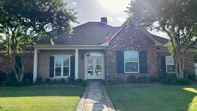Building Photo - 102 Midland Dr