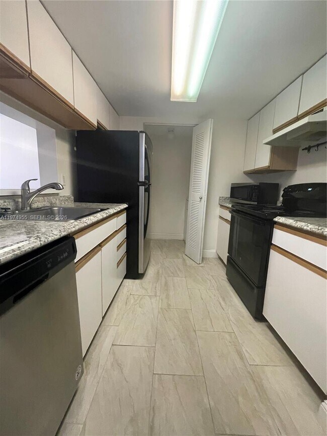 Foto del edificio - 9701 Westview Dr