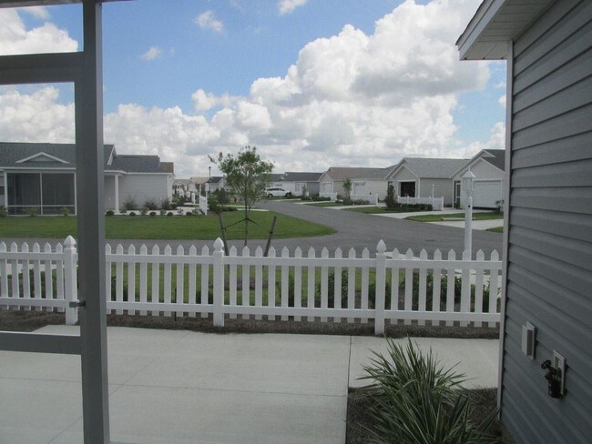 Foto del edificio - Beautiful Long Term Unfurnished  Rental