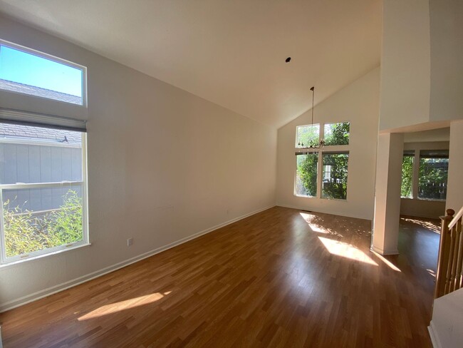 Building Photo - Beautiful 3-Bedroom, 3-Bathroom Home in Ca...