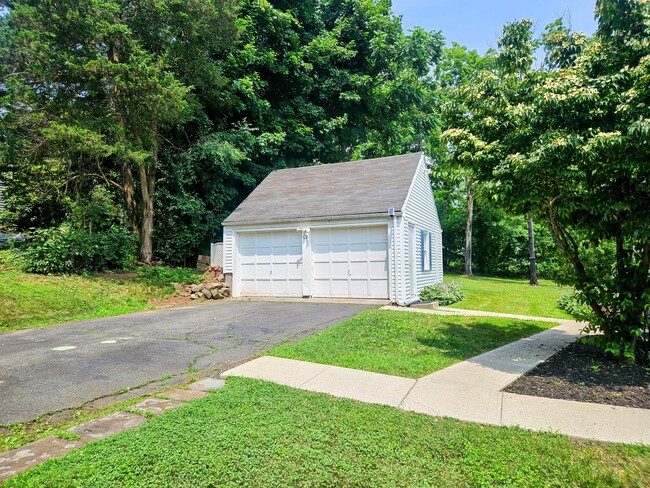 Building Photo - 69 S Mountain Dr