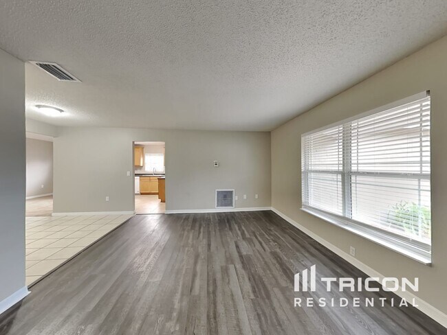 Foto del edificio - 111 Ravenway Dr