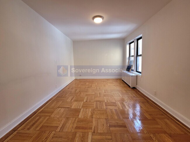 Building Photo - 213 Bennett Avenue