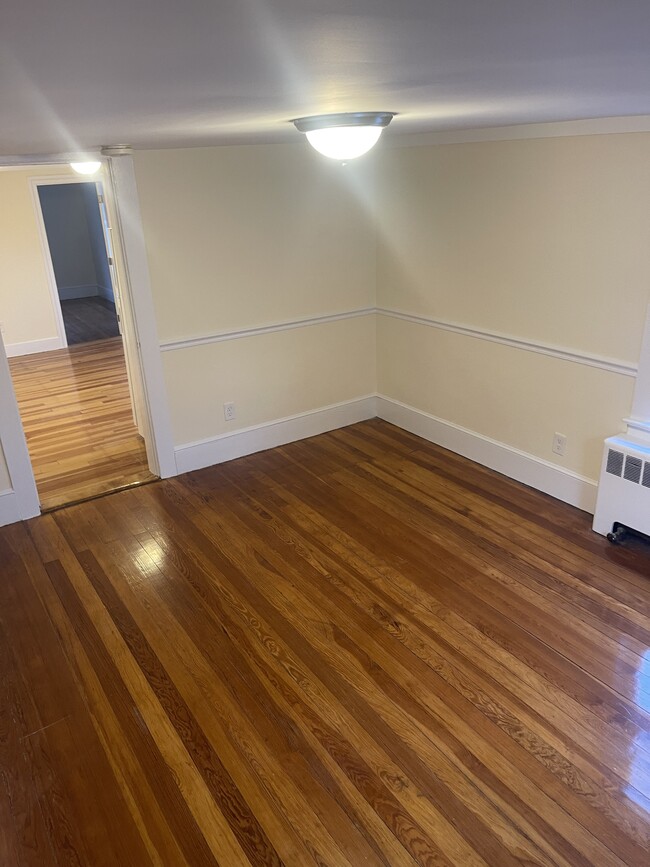 Building Photo - 39 Bourne St