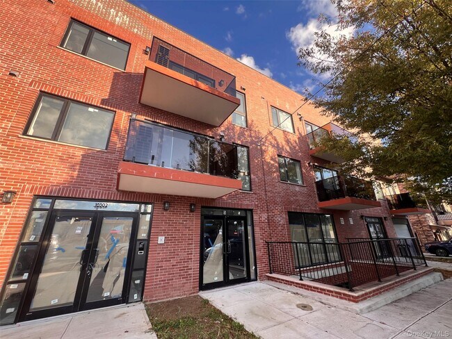 Building Photo - 165-02 Sanford Ave
