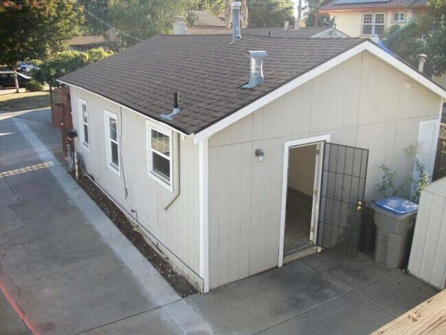 Foto del edificio - 867 Paula St