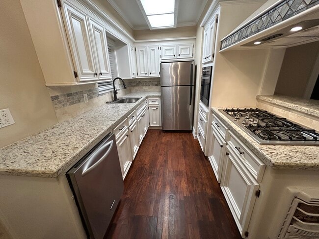 Kitchen - 1608 Crockett St