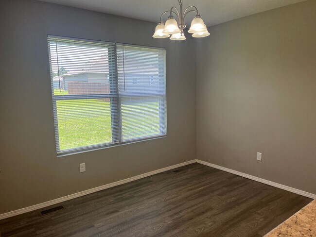 Foto del edificio - 4 bedroom home in Republic MO!