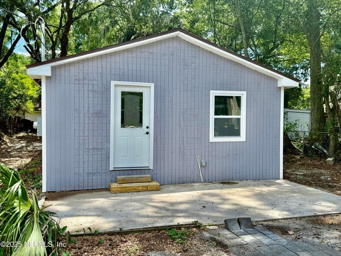 Primary Photo - 8930 Free Ave