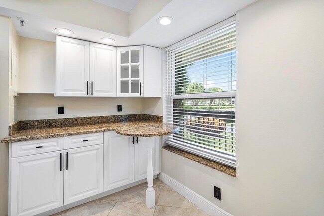 Building Photo - 6662 Boca Del Mar Dr