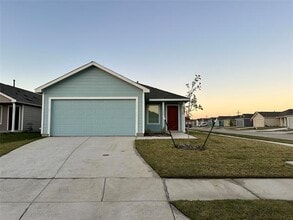 Building Photo - 1037 Raintree Rd