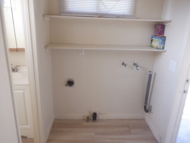 Building Photo - 8853 Stardust Ln
