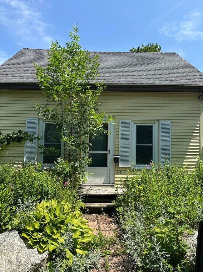 Building Photo - 24 Gray Ln