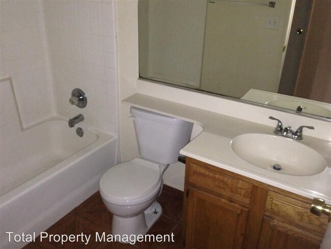 Foto del edificio - 3 br, 2 bath House - 925 Petunia St.