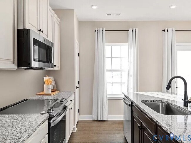 Foto del edificio - 604 Rosedown Ln