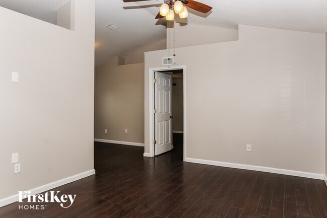 Building Photo - 1229 Wyoming Dr SE