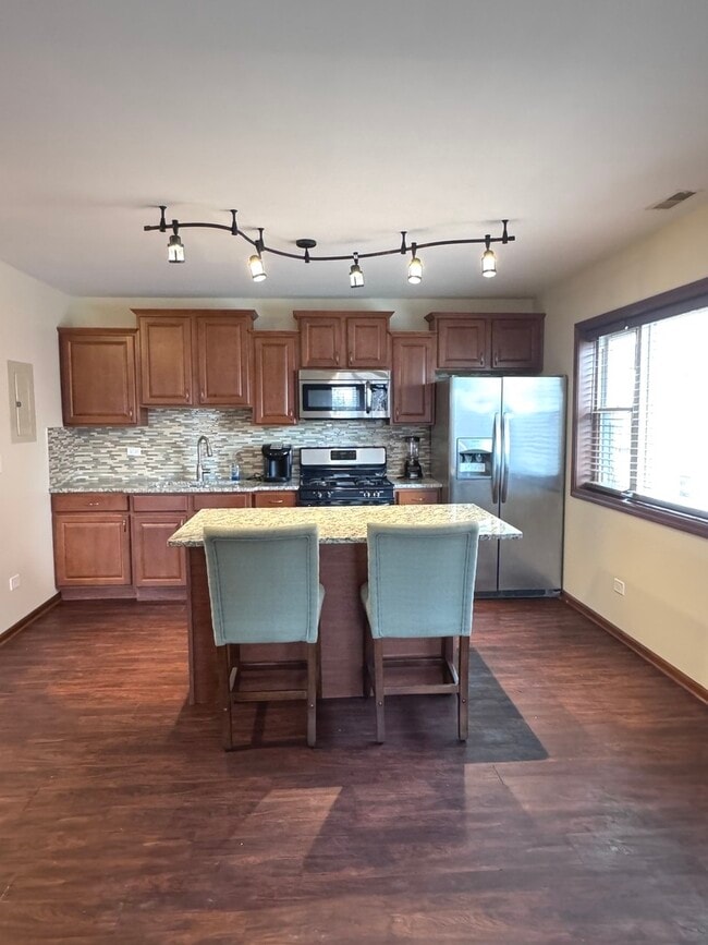 Building Photo - 6416 S Central Ave