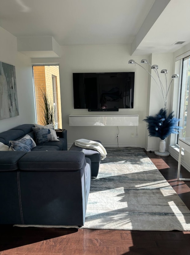 Living room - 250 Lett St