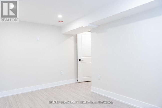 Building Photo - 54 MORTIMER Crescent