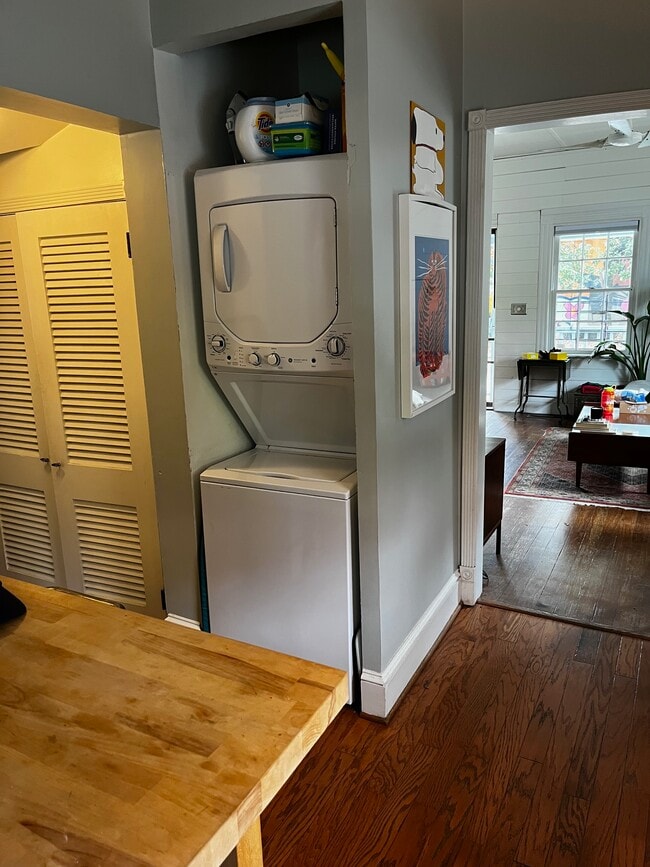 Building Photo - 627 Tennelle St SE