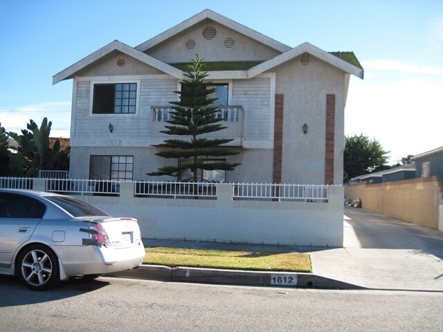 Primary Photo - 1612 W 209th St