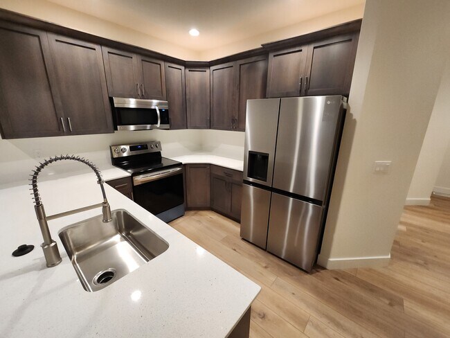 Building Photo - 886 Glen Eagles Ct